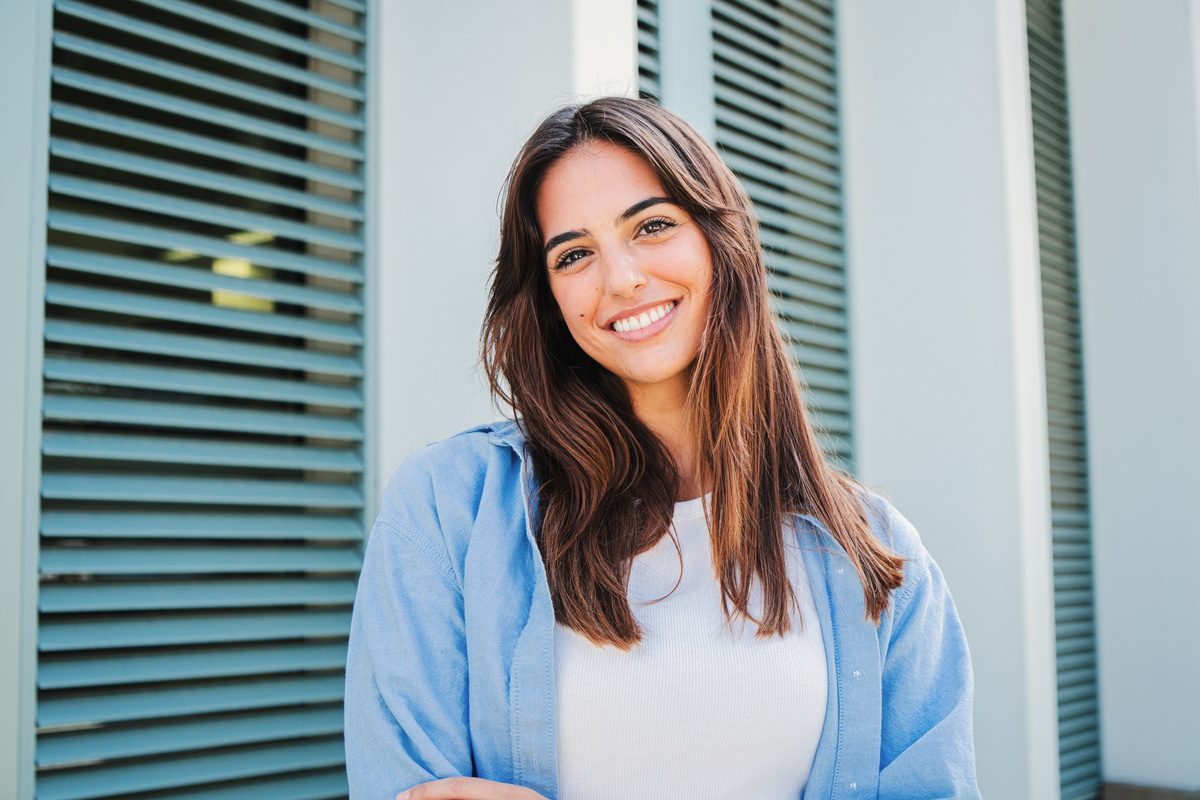 What Is a Smile Makeover and How Is It Different From a Single Cosmetic Procedure?